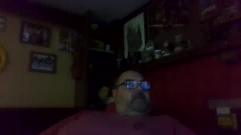 Snapshot of bigbear1971 chatting on 12/22/24, 10:04 bigbear1971 online show from 12/22/24, 10:04