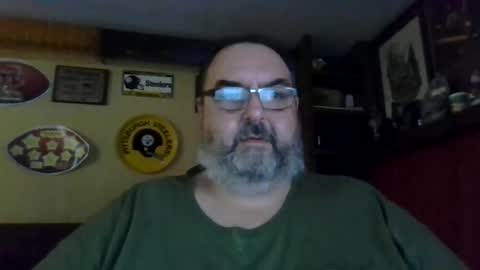 Snapshot of bigbear1971 chatting on 01/19/25, 04:04 bigbear1971 online show from 01/19/25, 04:04