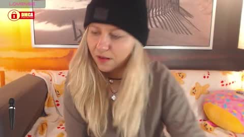 Snapshot of bigboobsarri chatting on 01/14/25, 12:33 BigBoobsArri online show from 01/14/25, 12:33