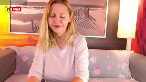 Snapshot of bigboobsarri chatting on 10/02/25, 10:11 BigBoobsArri online show from 10/02/25, 10:11