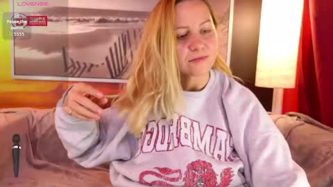 Snapshot of bigboobsarri chatting on 10/16/25, 08:10 BigBoobsArri online show from 10/16/25, 08:10