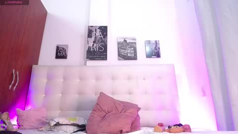 Snapshot of bigbooty_mommy chatting on 03/07/25, 07:49 Mia online show from 03/07/25, 07:49