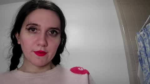 Isabella online show from 12/31/24, 07:53