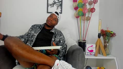 sexy muscle online show from 12/30/24, 03:25