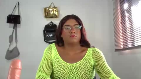 Snapshot of bigcrisblack chatting on 09/28/25, 05:40 cristina online show from 09/28/25, 05:40