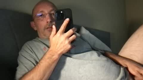 Snapshot of bigdaddydelight chatting on 09/30/25, 09:09 bigdaddydelight online show from 09/30/25, 09:09