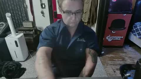 Snapshot of bigdbrillion chatting on 11/19/25, 10:54 Darryl online show from 11/19/25, 10:54