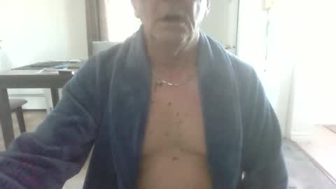 Snapshot of bigdeer581917471 chatting on 05/24/26, 10:09 bigdeer581917471 online show from 05/24/26, 10:09