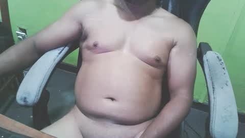 Snapshot of bigdickguyaux chatting on 12/14/25, 02:28 bigdickguyaux online show from 12/14/25, 02:28