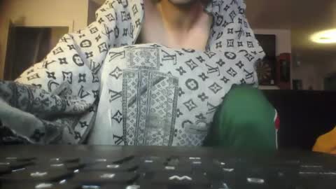 Snapshot of bigdickpapishampoo chatting on 12/17/24, 01:39 bigdickpapishampoo online show from 12/17/24, 01:39