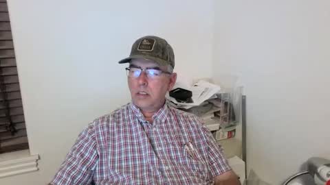 Snapshot of bigdylan17 chatting on 10/07/25, 01:25 Dylan 56 Taleah 53 online show from 10/07/25, 01:25