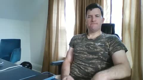 Snapshot of biggestballsonchatu chatting on 11/17/25, 04:57 BiggestBallsOnChatr online show from 11/17/25, 04:57