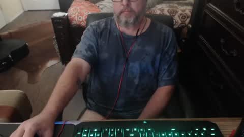 Snapshot of bighugmugg chatting on 09/28/25, 06:13 bighugmugg online show from 09/28/25, 06:13