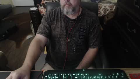 Snapshot of bighugmugg chatting on 10/12/25, 04:28 bighugmugg online show from 10/12/25, 04:28