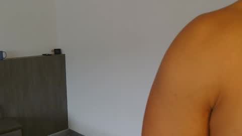 Snapshot of biglegs111 chatting on 10/22/25, 05:52 Alpha online show from 10/22/25, 05:52