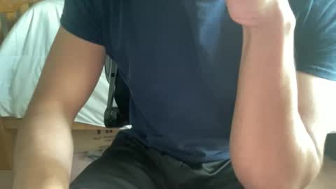 Snapshot of bigmanhaha12 chatting on 10/22/25, 05:24 bigmanhaha12 online show from 10/22/25, 05:24