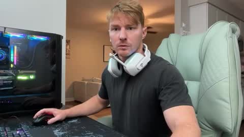 Snapshot of bigmcr1 chatting on 10/14/25, 02:34 Nick Barker online show from 10/14/25, 02:34