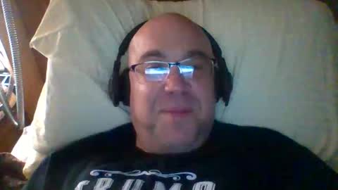 Snapshot of bigmike197167 chatting on 04/03/26, 06:22 bigmike197167 online show from 04/03/26, 06:22