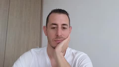 Snapshot of bigonehott chatting on 10/15/25, 02:50 online show from 10/15/25, 02:50