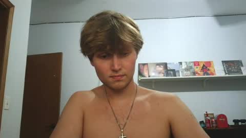 Snapshot of bigskinnyboyshh chatting on 07/06/26, 10:12 bigskinnyboyshh online show from 07/06/26, 10:12