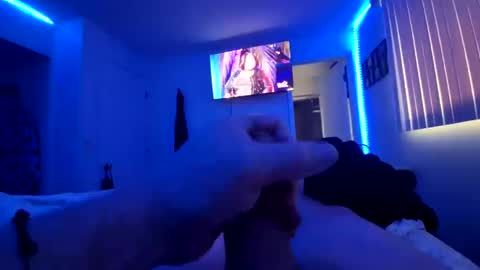 Snapshot of bigsmilekyle chatting on 02/16/25, 08:33 bigsmilekyle online show from 02/16/25, 08:33