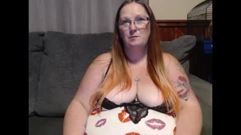 Snapshot of bigtitsgirl9991 chatting on 09/30/25, 03:55 Kim online show from 09/30/25, 03:55