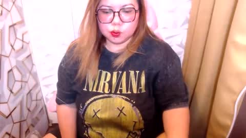 Snapshot of bigtitshotmom chatting on 11/23/25, 08:47 MARJ online show from 11/23/25, 08:47