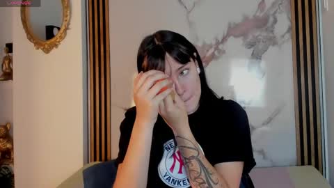 Snapshot of bilie__eilish chatting on 04/21/26, 11:38 bilie__eilish online show from 04/21/26, 11:38