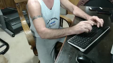 Snapshot of billy471 chatting on 12/23/24, 07:52 billy471 online show from 12/23/24, 07:52