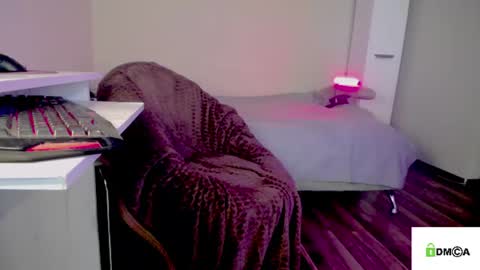 Snapshot of bimbo_sasha chatting on 06/14/26, 11:12 sashkaaaa 77 online show from 06/14/26, 11:12