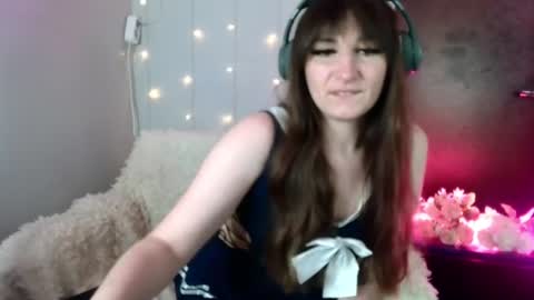 Snapshot of birdie_kiss chatting on 06/15/26, 09:17 birdie_kiss online show from 06/15/26, 09:17