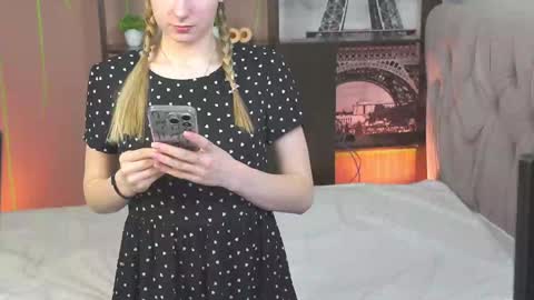 Julia online show from 02/06/25, 02:26