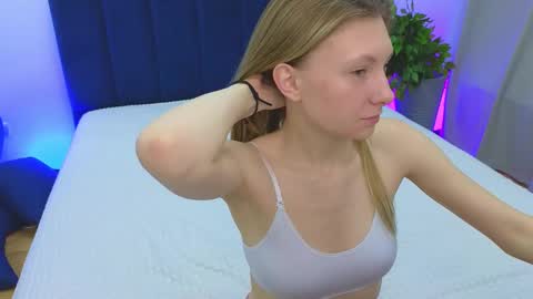 Julia online show from 02/11/25, 02:14