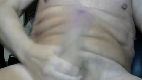 Snapshot of bkzman8 chatting on 10/27/25, 02:32 bkzman8 online show from 10/27/25, 02:32