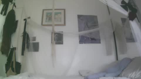 Snapshot of bl0odsyring3 chatting on 10/22/25, 07:35 vampire fang  online show from 10/22/25, 07:35