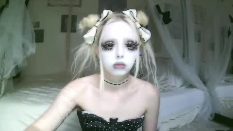 vampire fang  online show from 02/11/26, 08:03