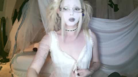 vampire fang  online show from 02/15/26, 07:16