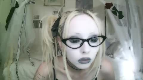vampire fang  online show from 02/20/26, 10:21