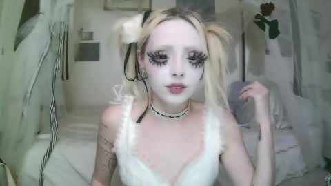 vampire fang  online show from 03/18/26, 06:55