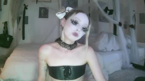 vampire fang  online show from 06/06/26, 02:16
