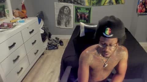 Plant Base Streamers From Pennsylvania online show from 12/02/25, 12:05