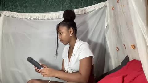Snapshot of black_hot2024 chatting on 02/02/25, 11:53 MORENITA ISA online show from 02/02/25, 11:53