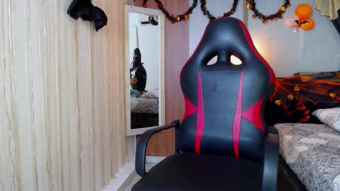 black_king_241 online show from 10/22/25, 02:45