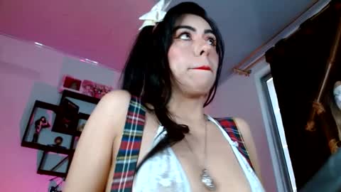 Snapshot of black_lady_05 chatting on 01/22/25, 12:38 millie online show from 01/22/25, 12:38