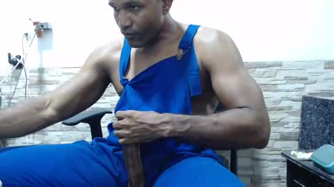 black_latino6 online show from 11/20/25, 02:56