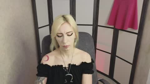 Snapshot of black_orchides chatting on 06/11/26, 08:23 Emily online show from 06/11/26, 08:23