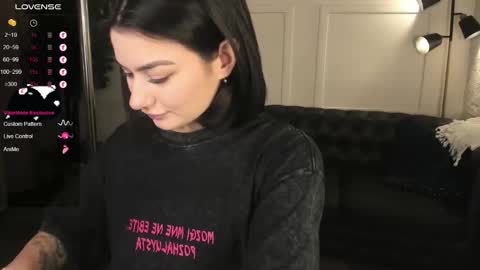 Snapshot of black_pant3r chatting on 10/03/25, 02:52 Mon Mon online show from 10/03/25, 02:52