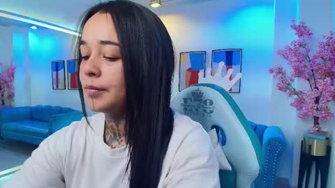 Snapshot of black_roseee chatting on 03/18/26, 04:04 Rousse online show from 03/18/26, 04:04