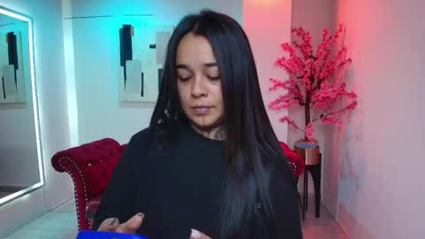 Snapshot of black_roseee chatting on 04/01/26, 04:02 Rousse online show from 04/01/26, 04:02