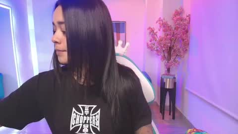 Snapshot of black_roseee chatting on 04/17/26, 04:15 Rousse online show from 04/17/26, 04:15